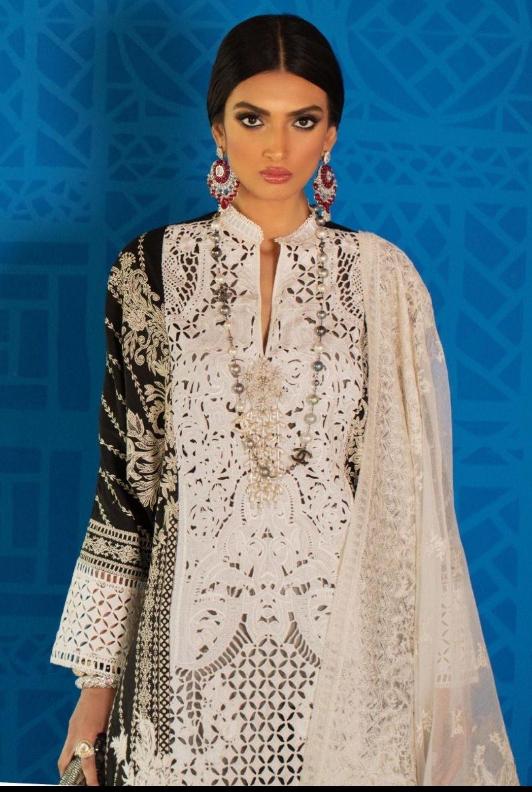 img_sana_safinaz_lawn_collection_awwal_boutique