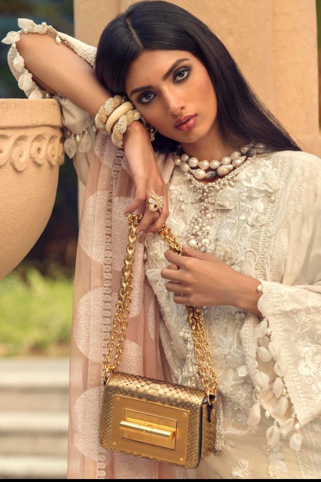 img_sana_safinaz_lawn_collection_awwal_boutique