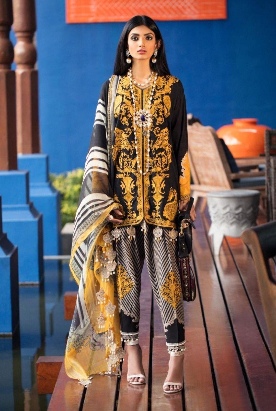 img_sana_safinaz_lawn_collection_awwal_boutique