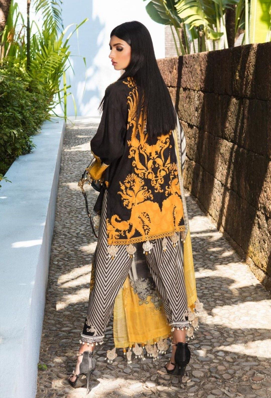 img_sana_safinaz_lawn_collection_awwal_boutique