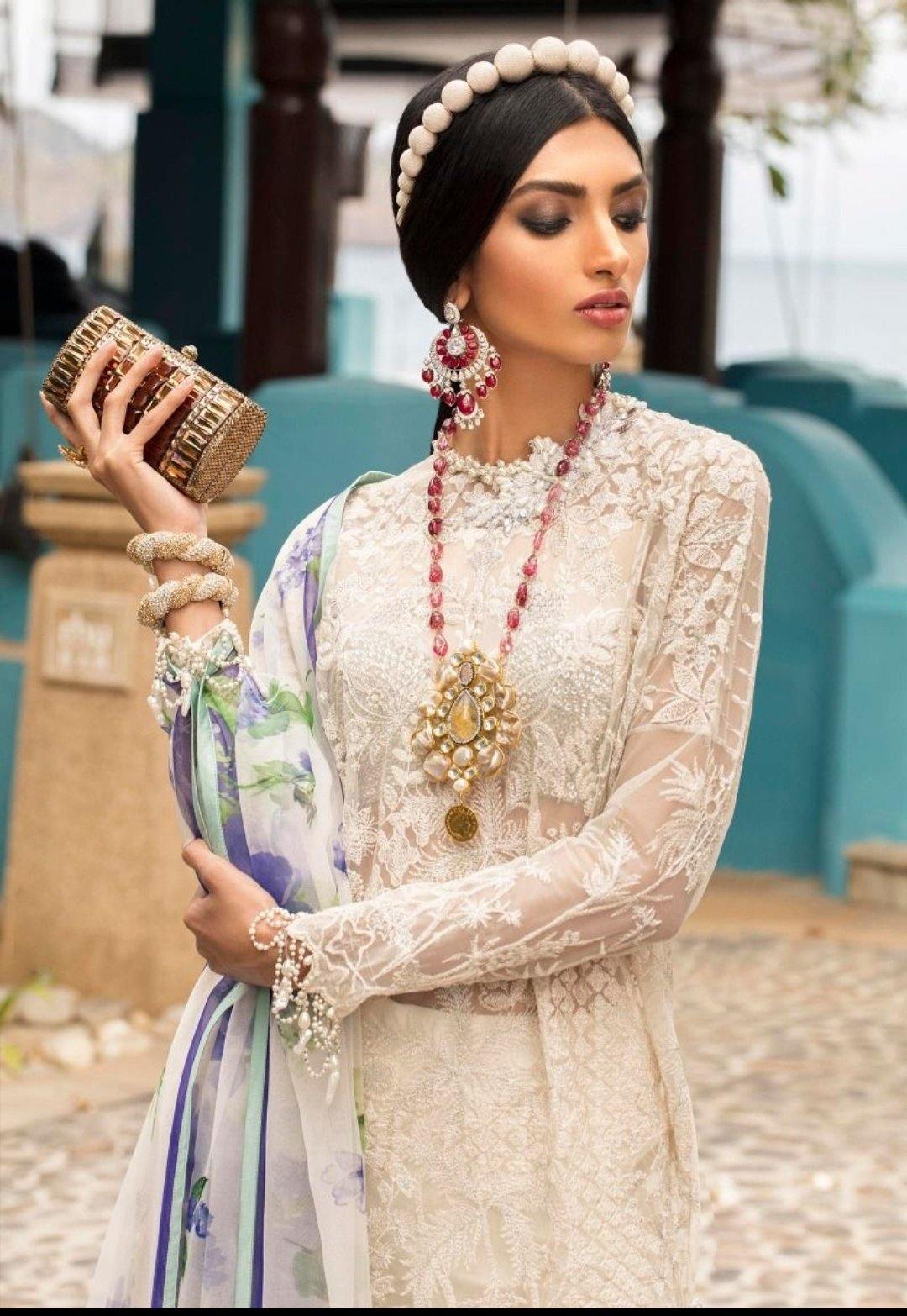 img_sana_safinaz_lawn_collection_awwal_boutique