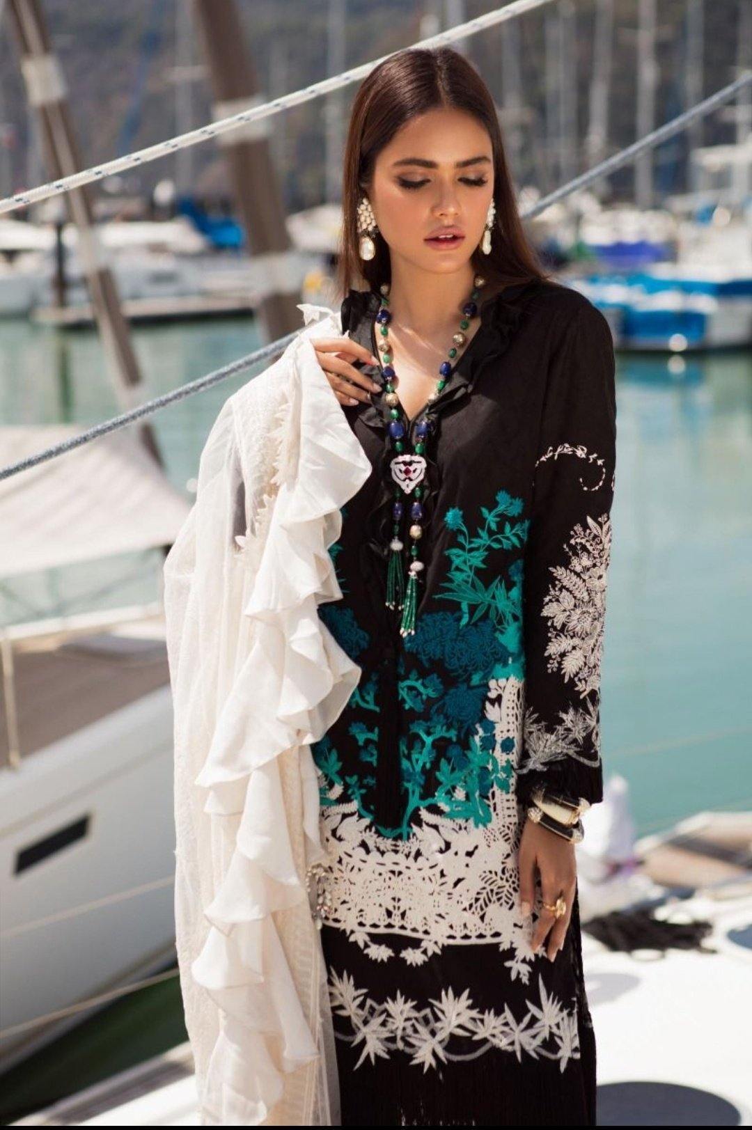 img_sana_safinaz_lawn_collection_awwal_boutique