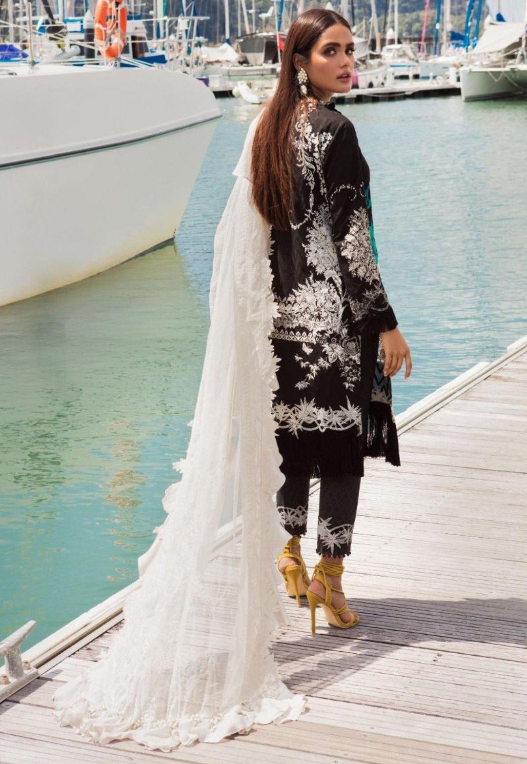 img_sana_safinaz_lawn_collection_awwal_boutique