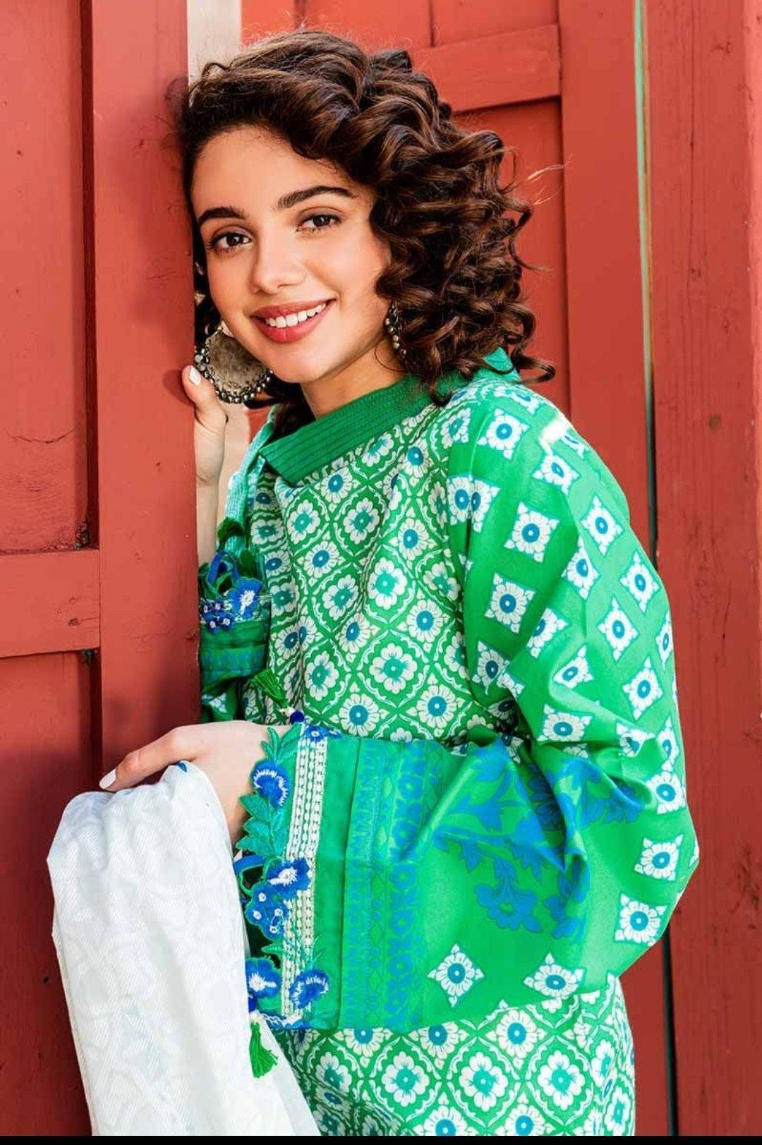 img_gul_ahmed_halla_pottery_lawn_collection_awwal_boutique