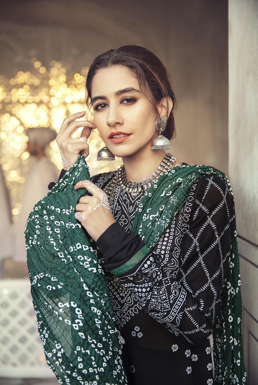 img_cross_stitch_lawn_collection_awwal_boutique