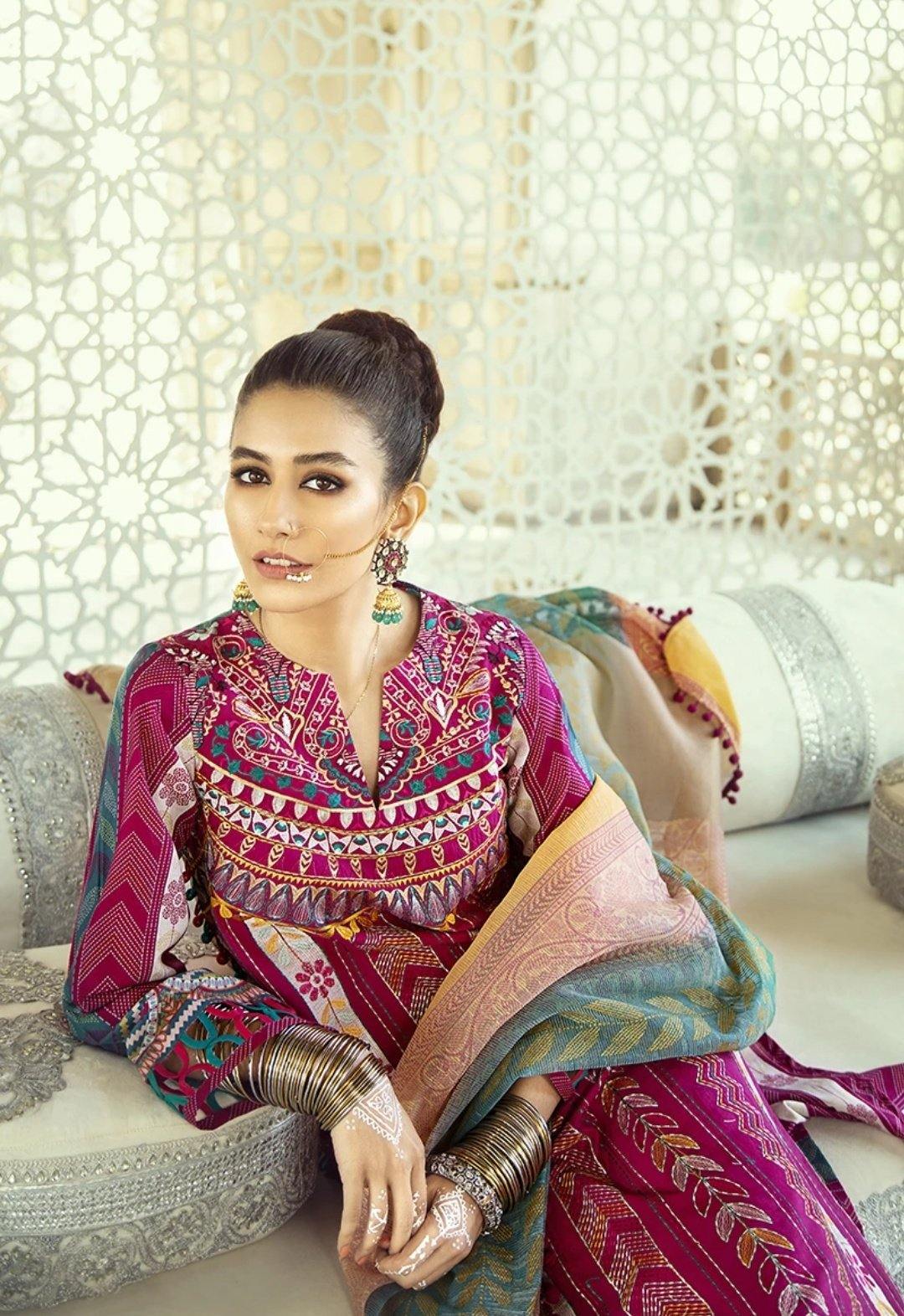 img_cross_stitch_lawn_collection_awwal_boutique