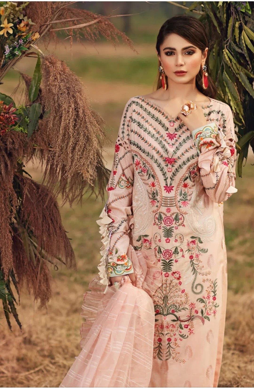 img_shiza_hassan_lawn_collection_awwal_boutique