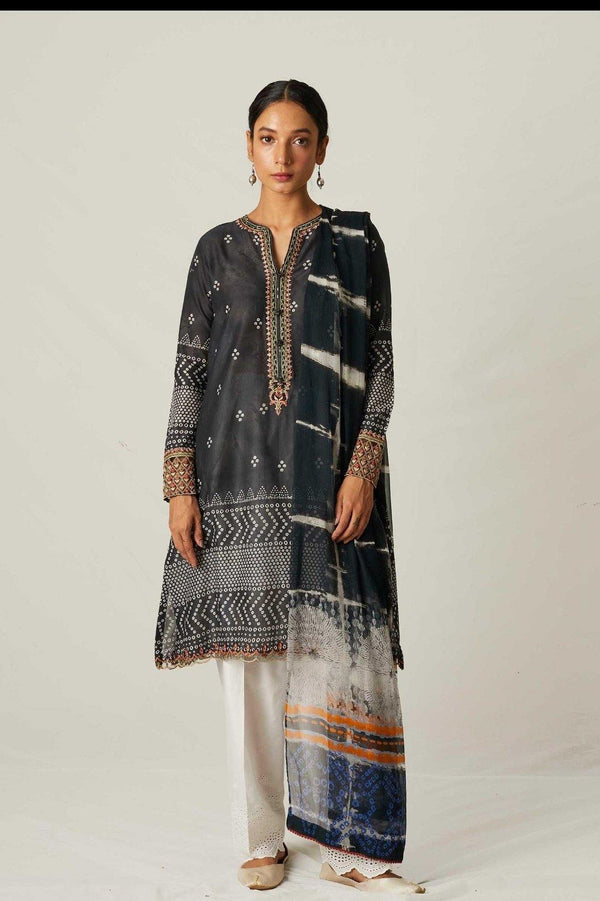 img_zara_shahjahan_lawn_garden_of_love_2020_awwal_boutique