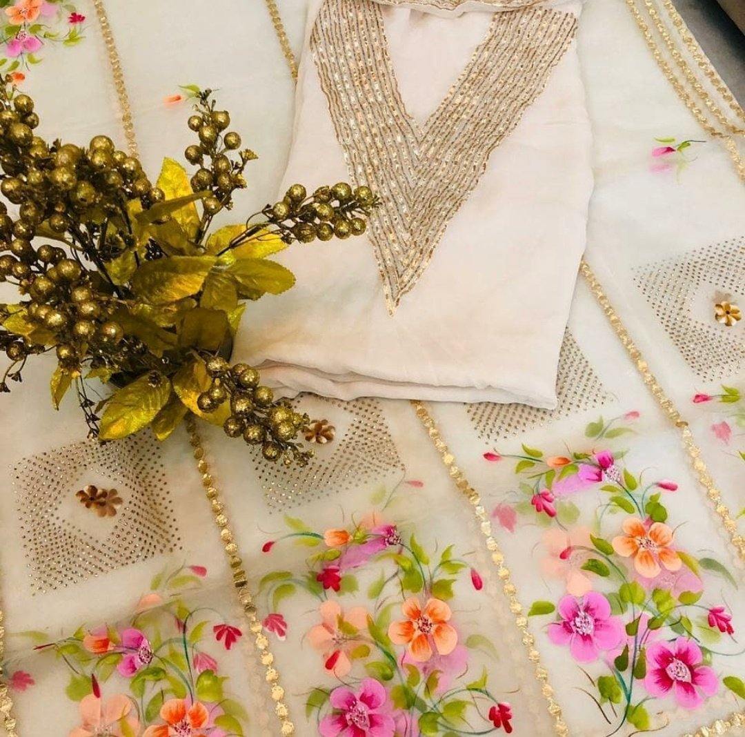 img_hand_paint_on_fabric_awwal_boutique