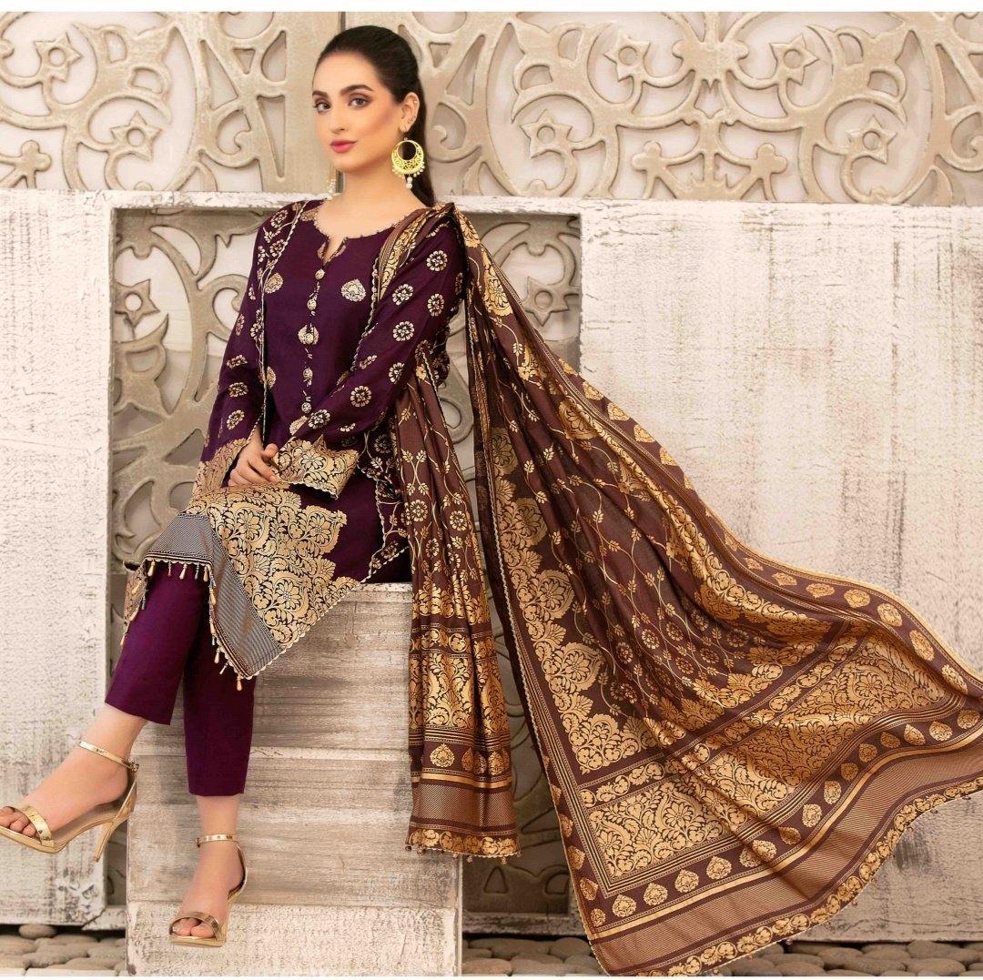 img_amna_sohail_by_tawakkal_lawn_gold_prints_awwal_boutique