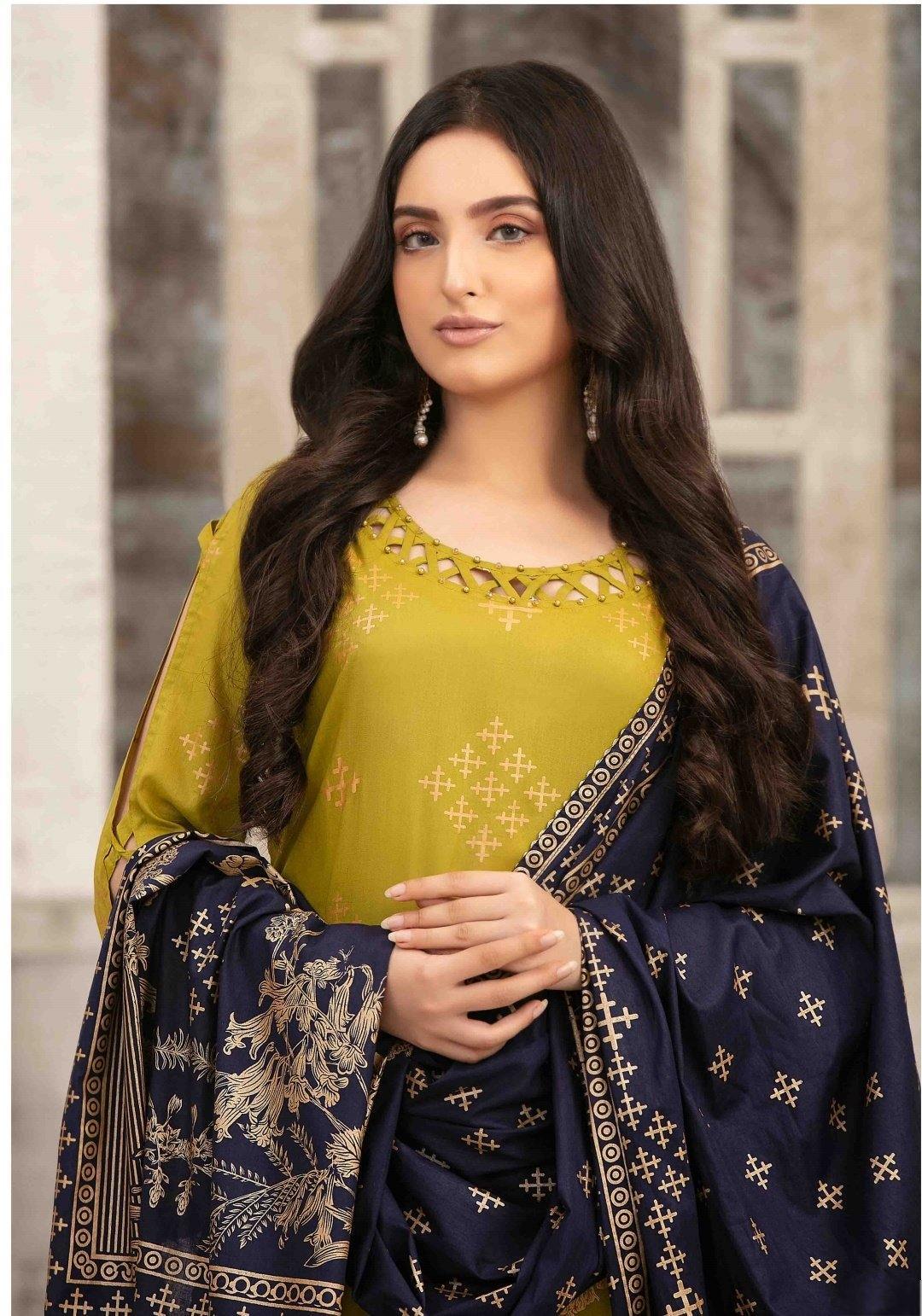 img_amna_sohail_by_tawakkal_lawn_gold_prints_awwal_boutique