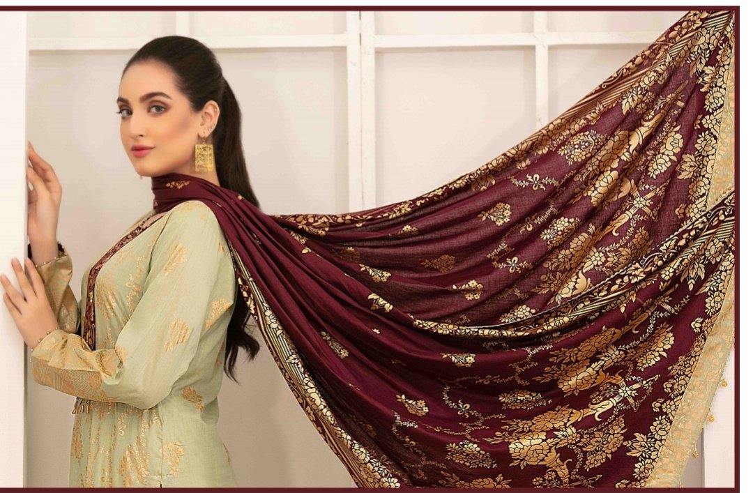 img_amna_sohail_by_tawakkal_lawn_gold_prints_awwal_boutique