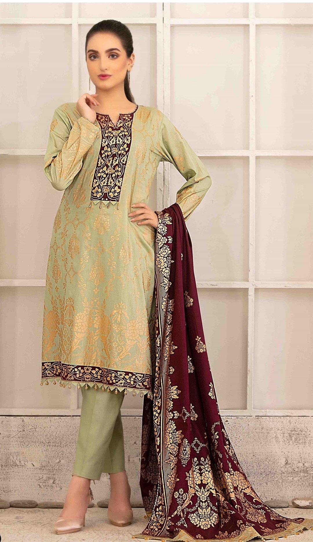img_amna_sohail_by_tawakkal_lawn_gold_prints_awwal_boutique