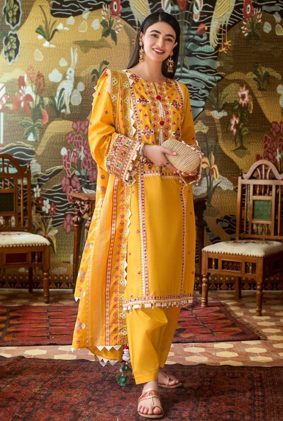 img_gul_ahmed_punjdariya_lawn_collection_awwal_boutique
