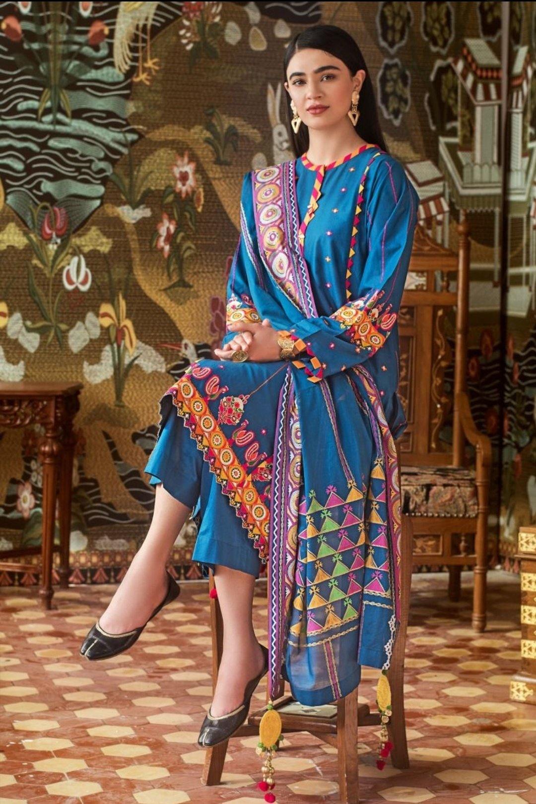 img_gul_ahmed_punjdariya_lawn_collection_awwal_boutique