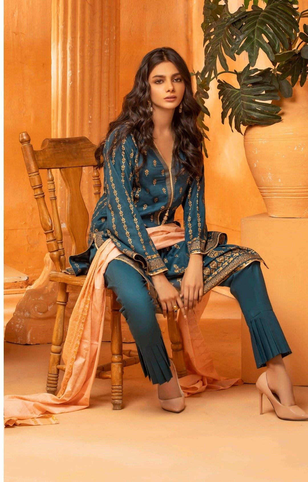 img_rangreza_banarsi_prints_on_lawn_awwal_boutique
