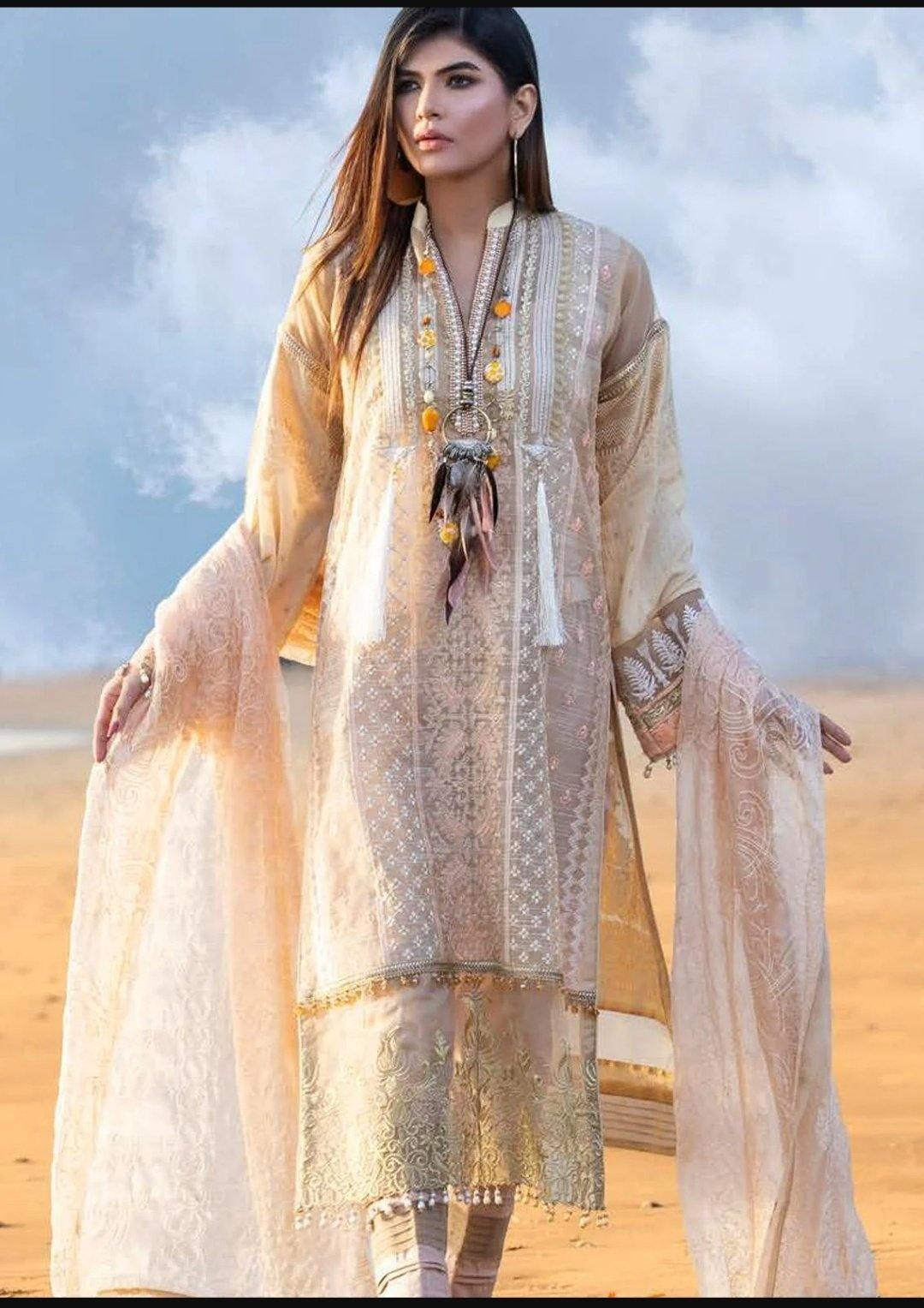 img_tajnoor_by_mahamir_lawn_awwal_boutique