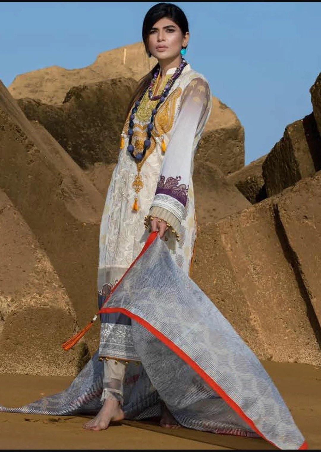 img_tajnoor_by_mahamir_lawn_awwal_boutique