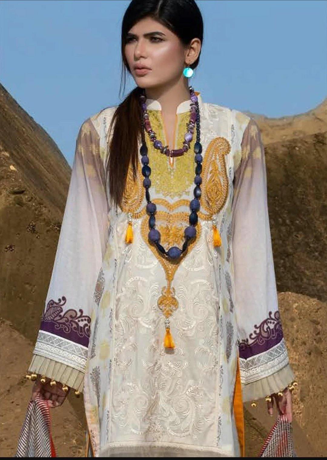 img_tajnoor_by_mahamir_lawn_awwal_boutique