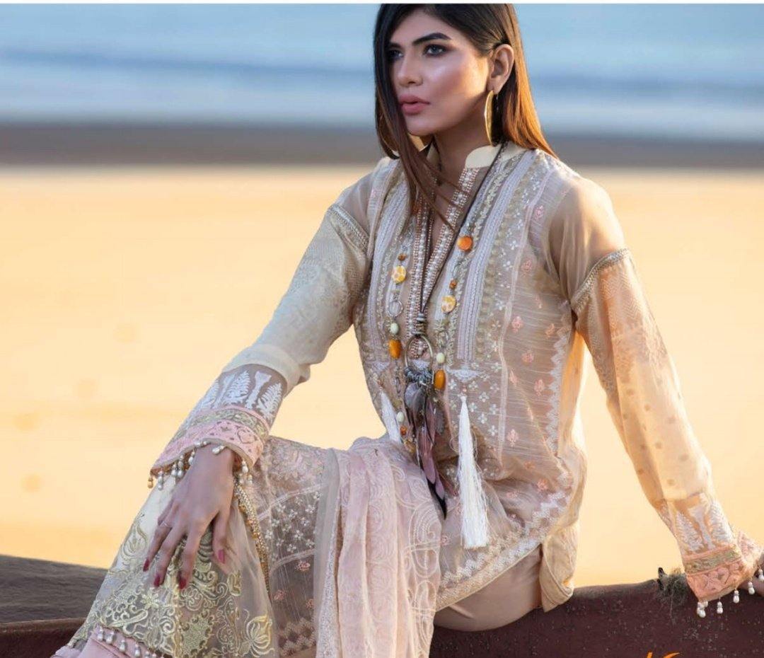 img_tajnoor_by_mahamir_lawn_awwal_boutique