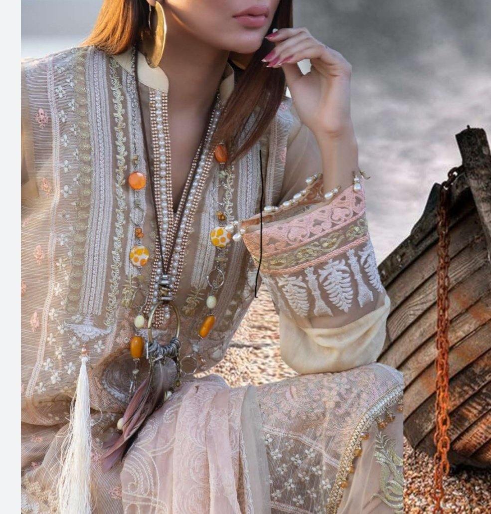 img_tajnoor_by_mahamir_lawn_awwal_boutique