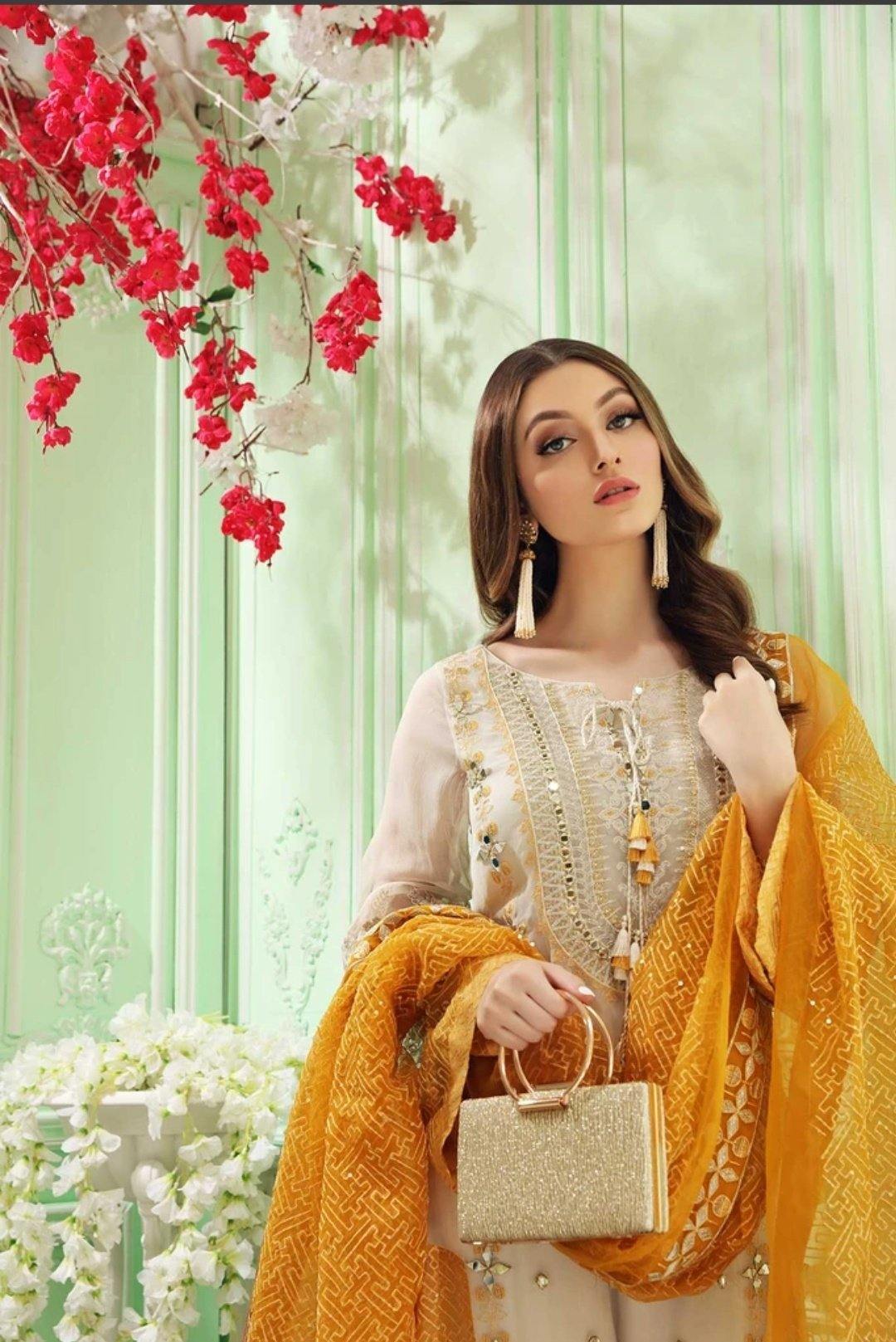 img_charizma_celine_embroidered_chiffon_awwal_boutique