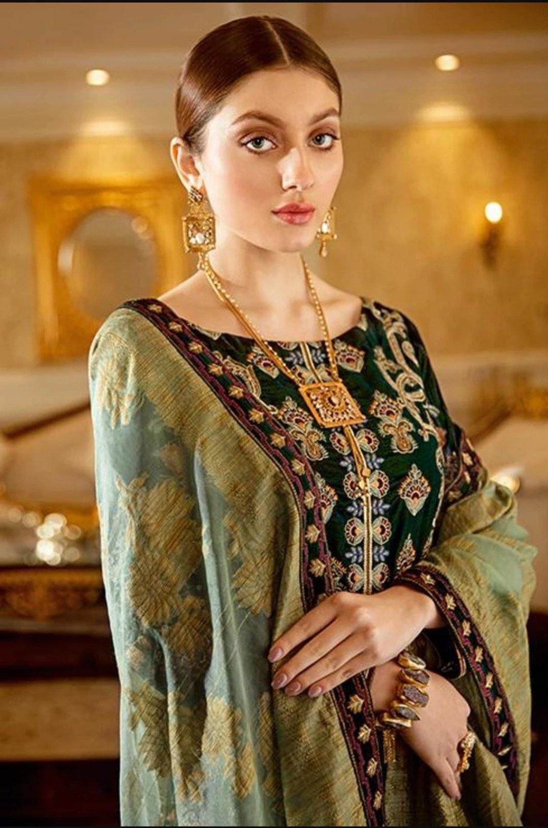 img_ramsha_velvet_awwal_boutique