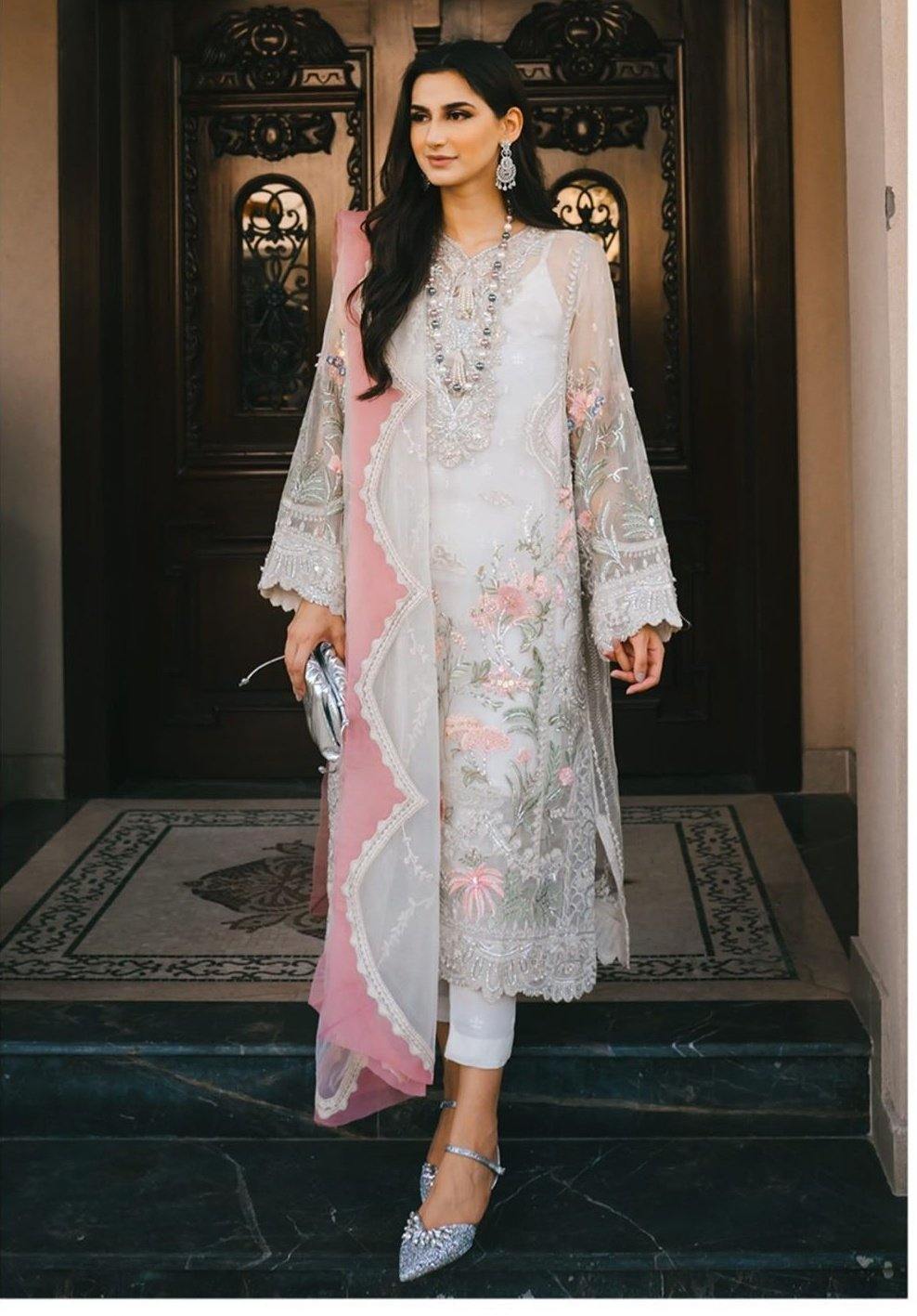 img_suffuse_freesia_luxury_wedding_edition_awwal_boutique