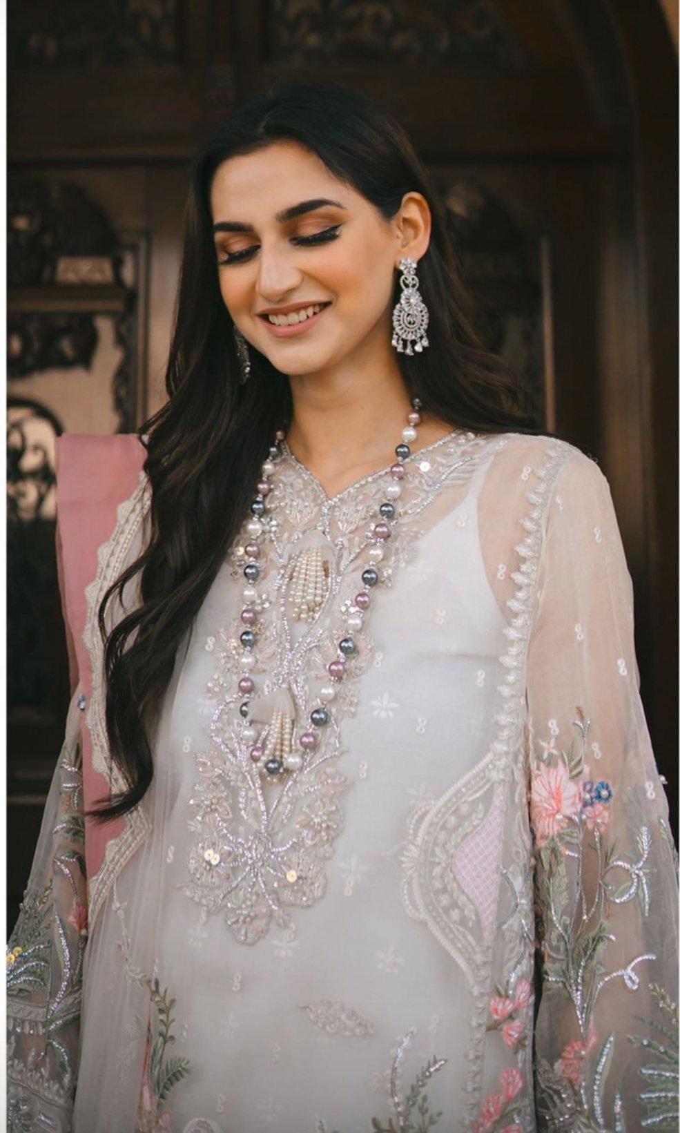 Suffuse Freesia Luxury Edition/LILLIAN - AWWALBOUTIQUE