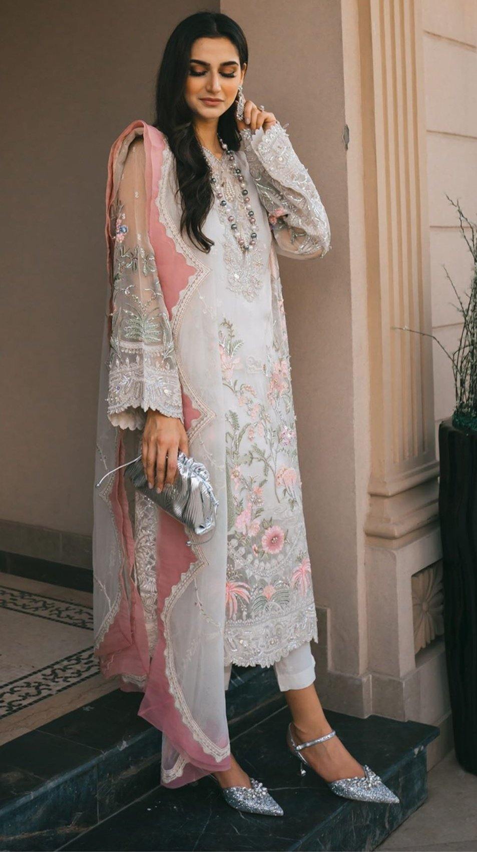 img_suffuse_freesia_luxury_wedding_edition_awwal_boutique