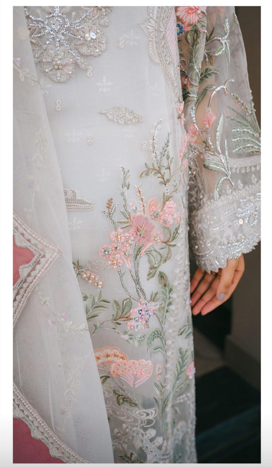 img_suffuse_freesia_luxury_wedding_edition_awwal_boutique