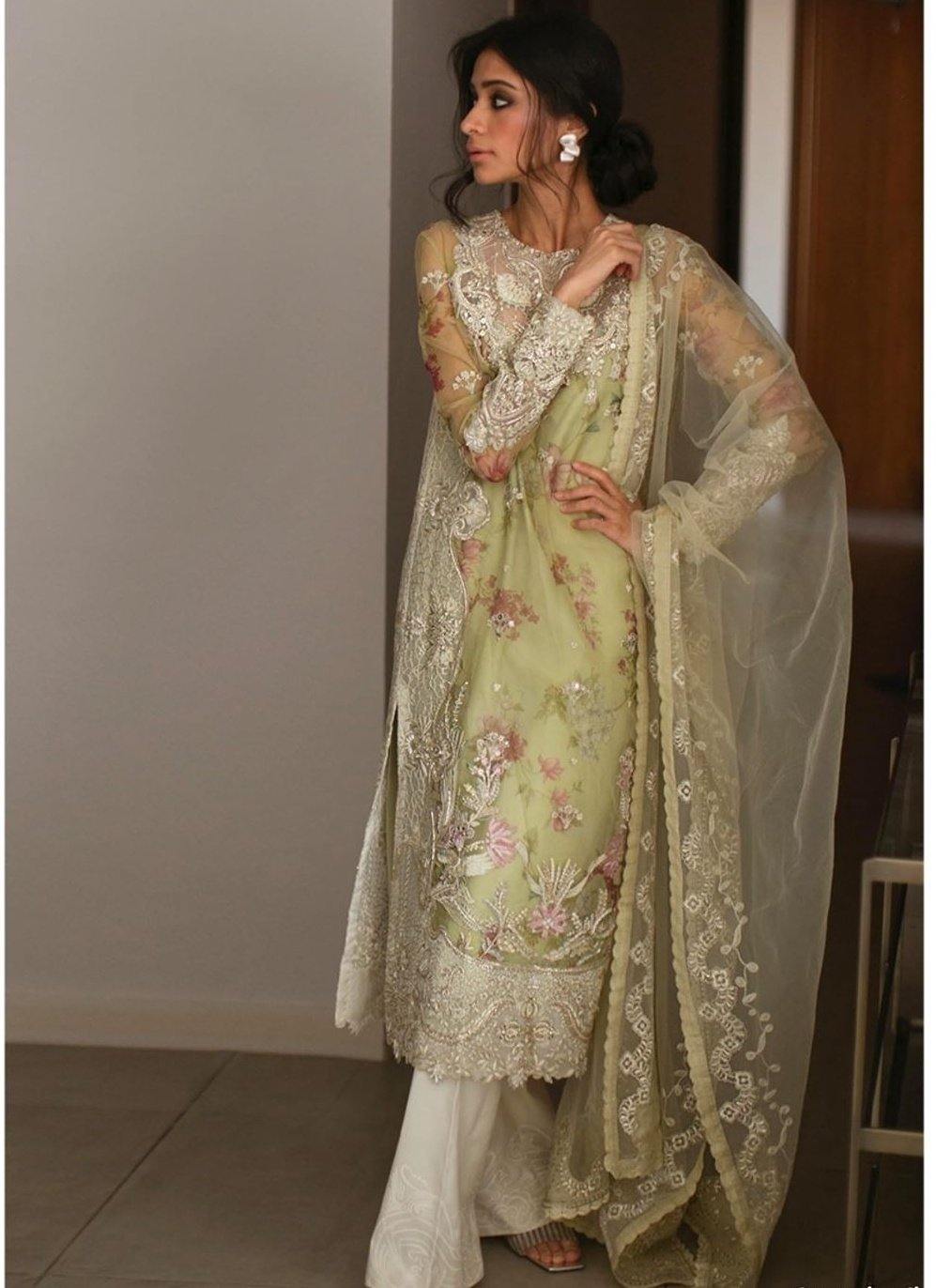 img_suffuse_freesia_luxury_wedding_edition_awwal_boutique