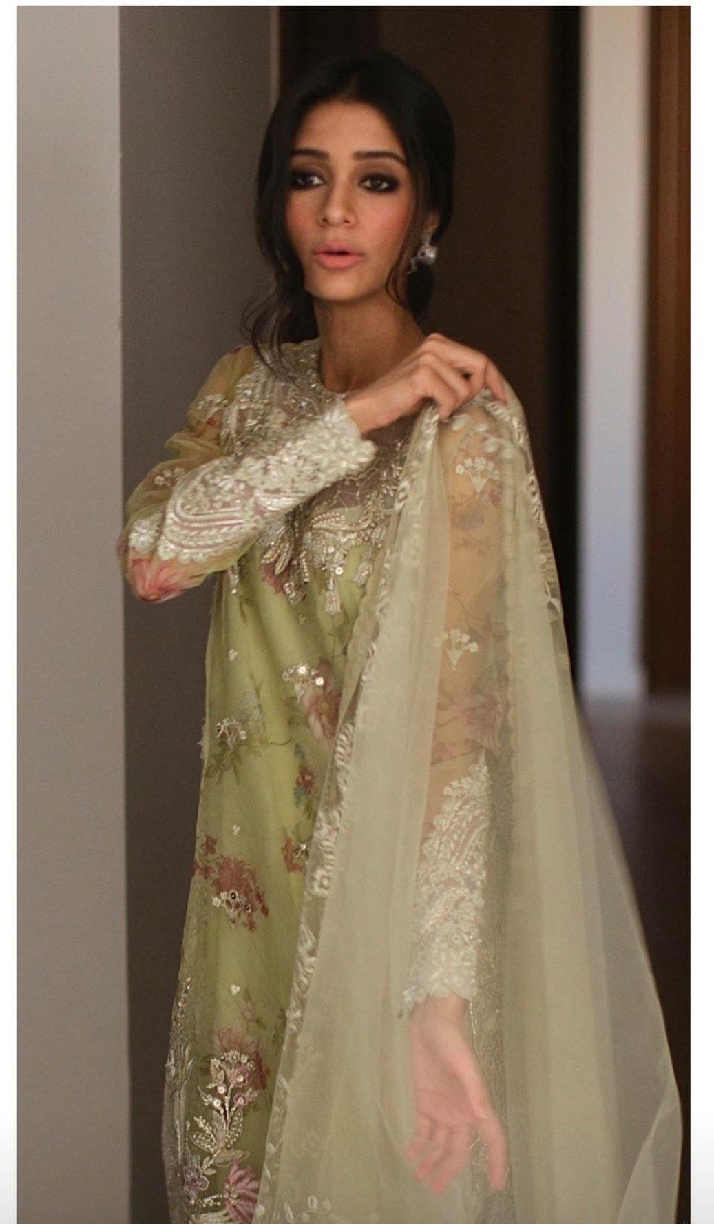 img_suffuse_freesia_luxury_wedding_edition_awwal_boutique