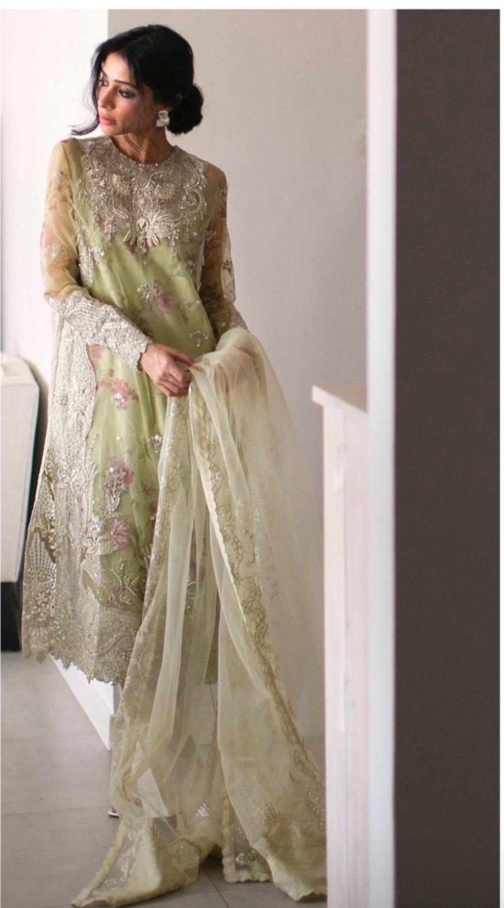 img_suffuse_freesia_luxury_wedding_edition_awwal_boutique