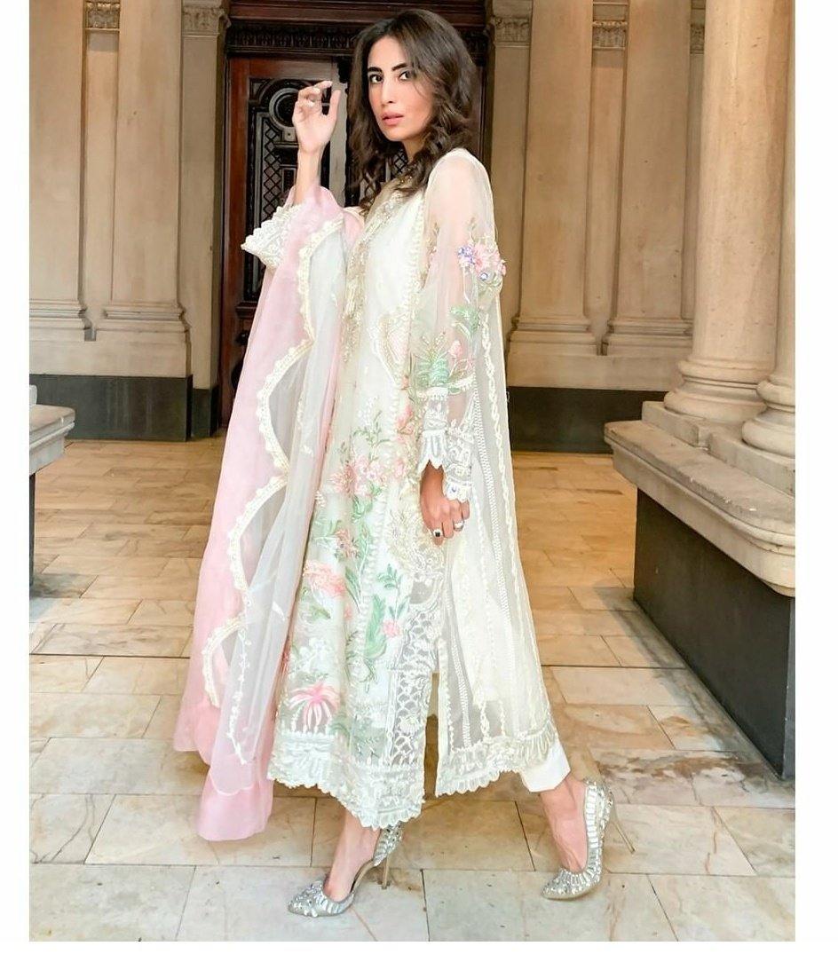 img_suffuse_freesia_luxury_wedding_edition_awwal_boutique