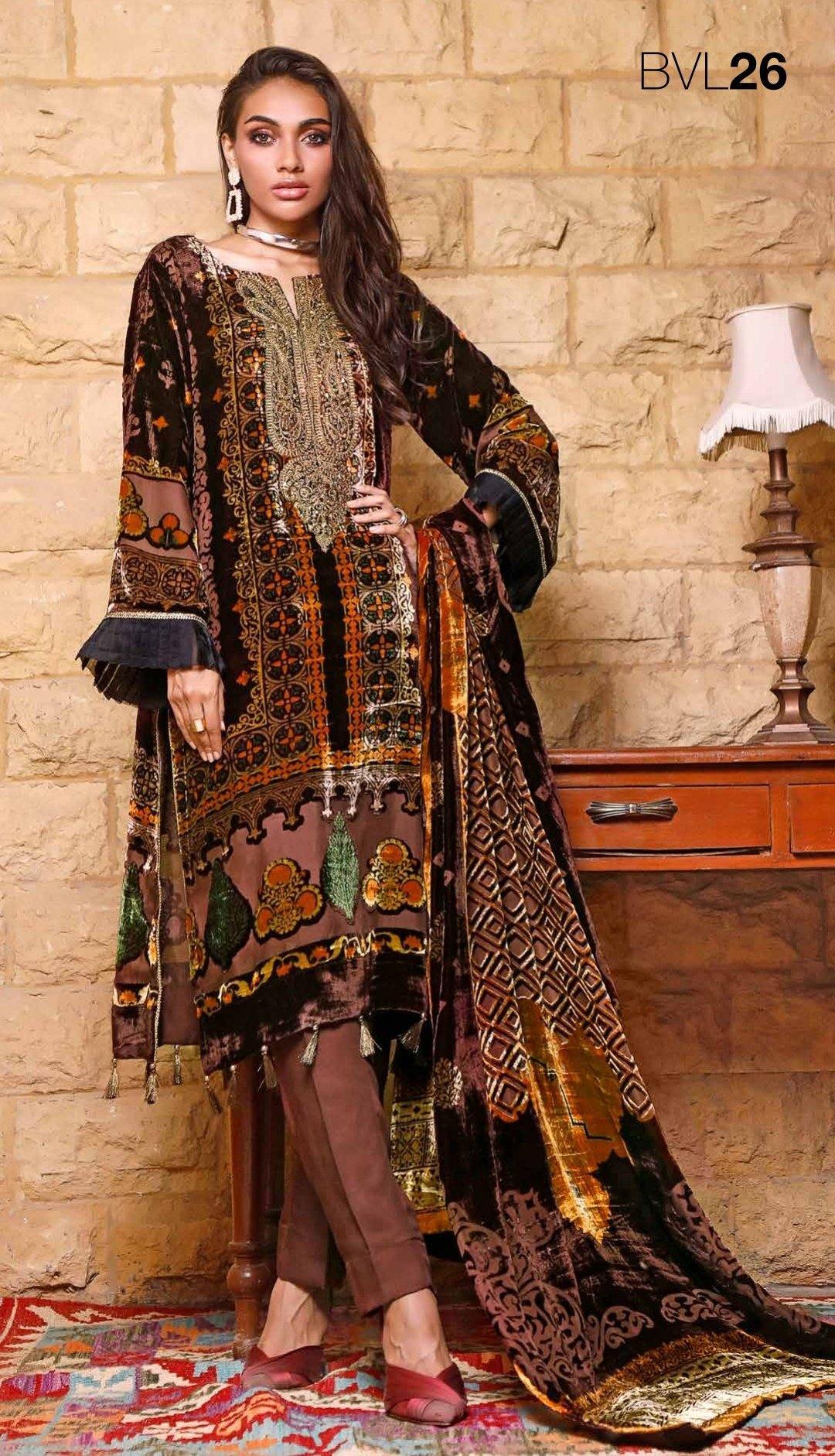 img_gul_ahmed_lacquer_Velvet_awwal_boutique