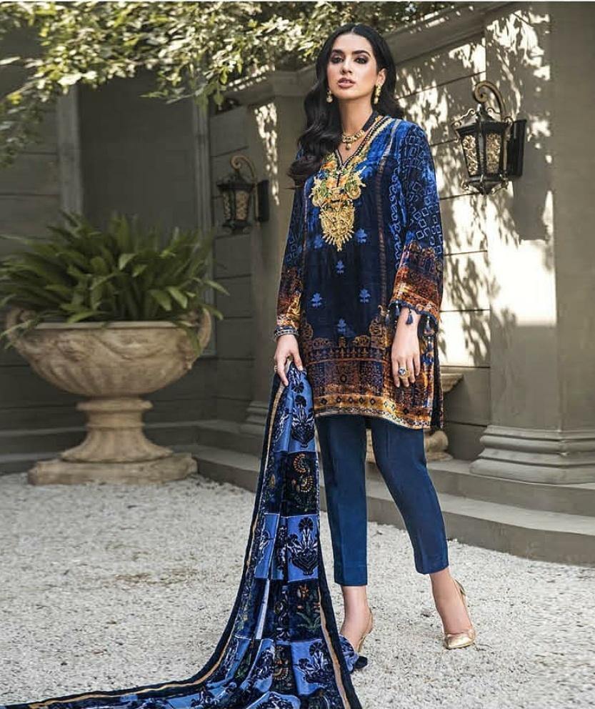 img_gul_ahmed_winter_pakistani_velvet_suits_awwal_boutique