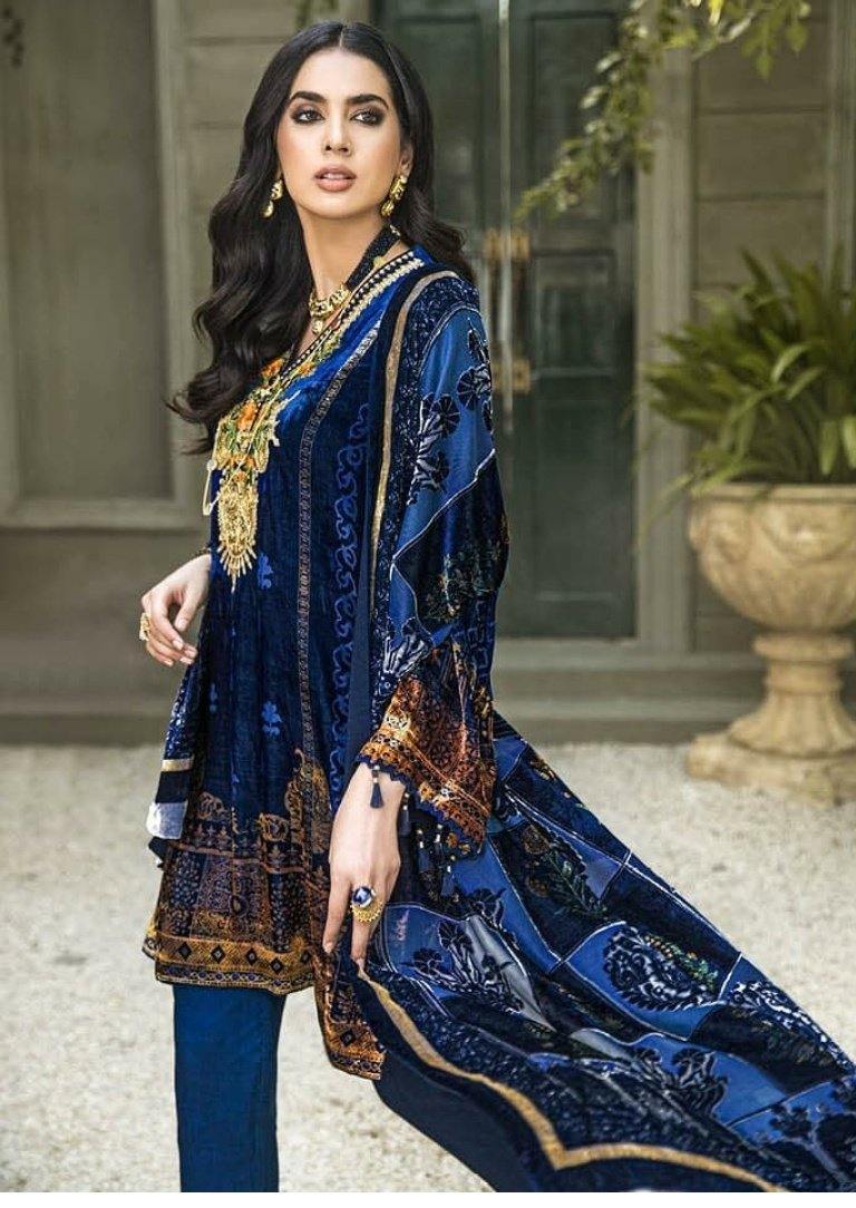 img_gul_ahmed_winter_pakistani_velvet_suits_awwal_boutique