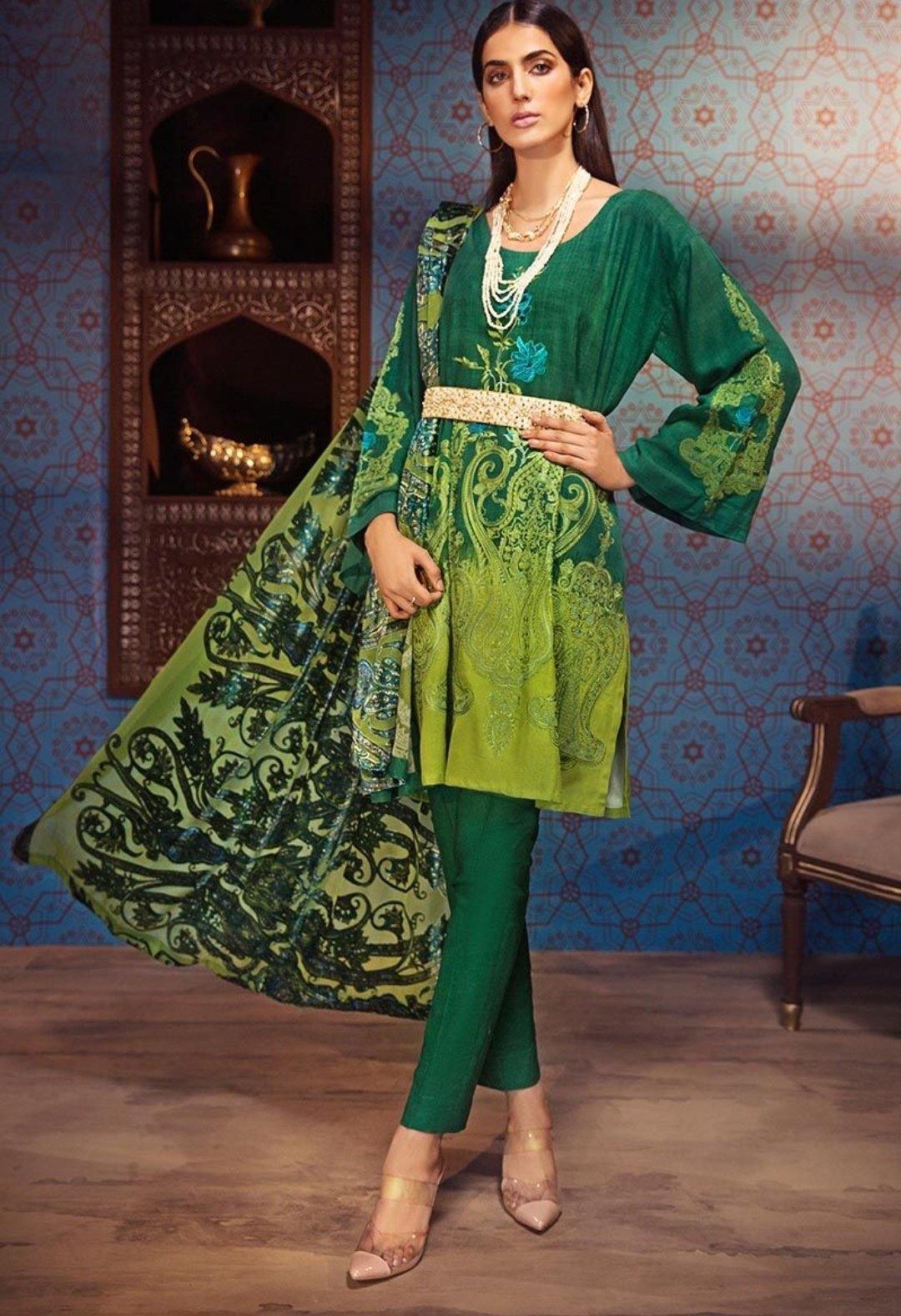 img_gul_ahmed_lacquer_Velvet_awwal_boutique