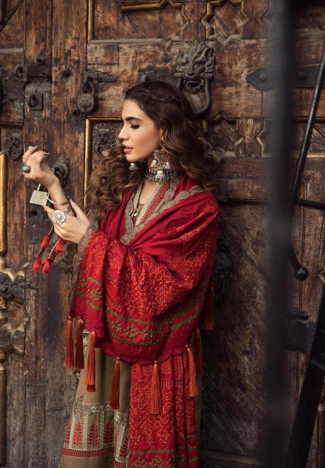 img_charizma_masakali_signature_winter_collection_awwal_boutique