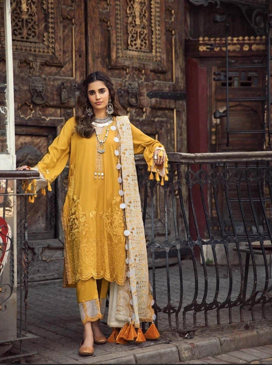 img_charizma_masakali_signature_winter_collection_awwal_boutique