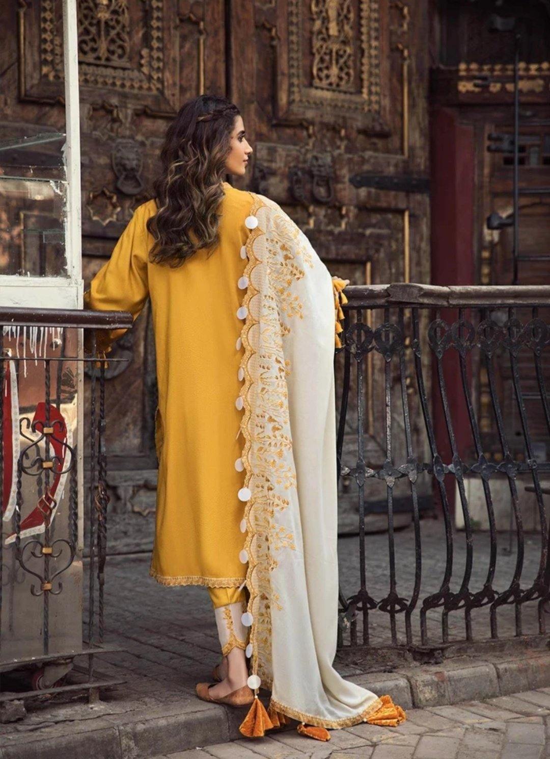 img_charizma_masakali_signature_winter_collection_awwal_boutique