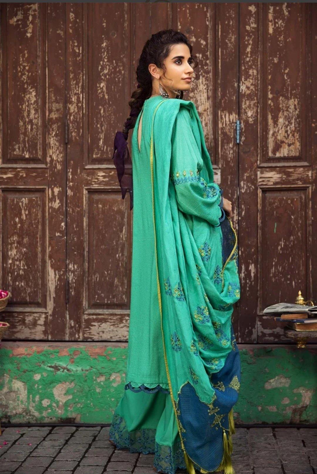 img_charizma_masakali_signature_winter_collection_awwal_boutique