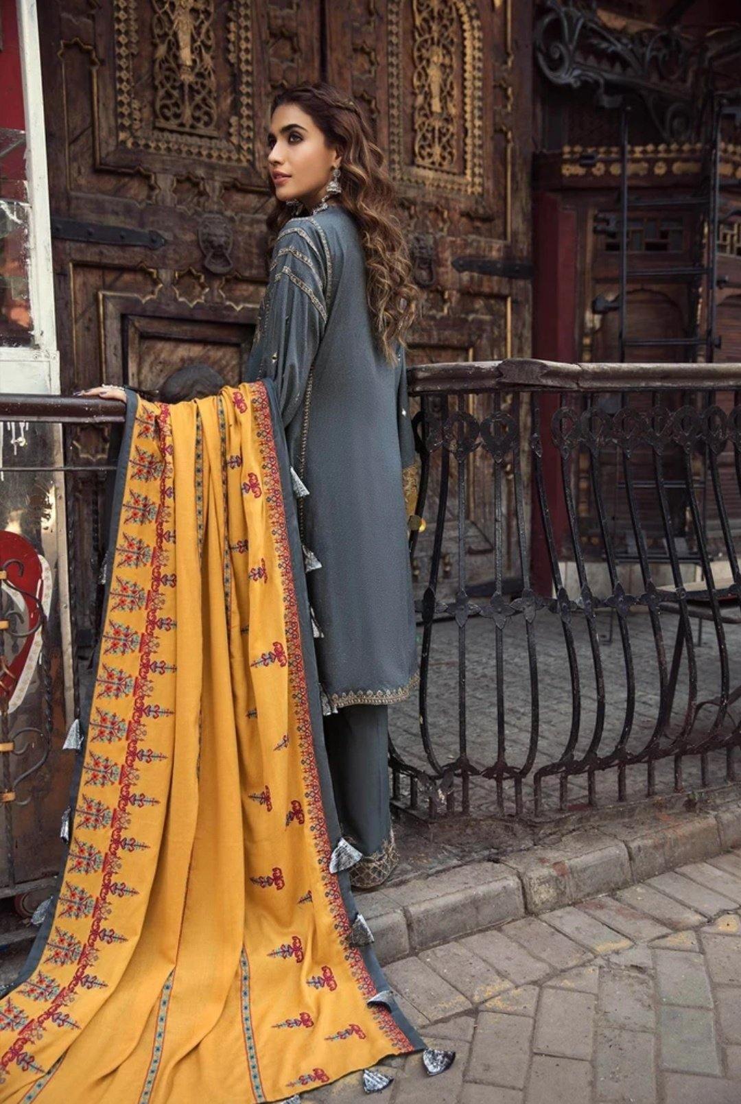 img_charizma_masakali_signature_winter_collection_awwal_boutique