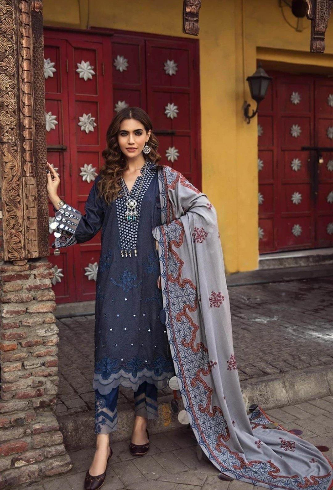 img_charizma_masakali_signature_winter_collection_awwal_boutique