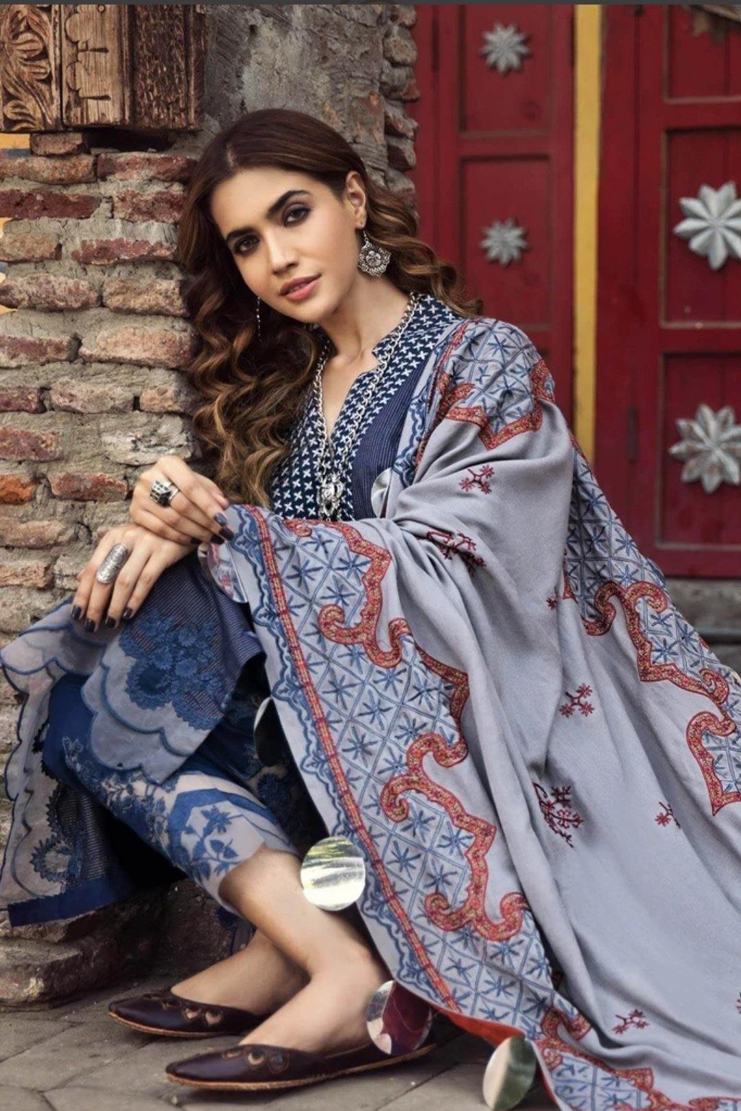 img_charizma_masakali_signature_winter_collection_awwal_boutique