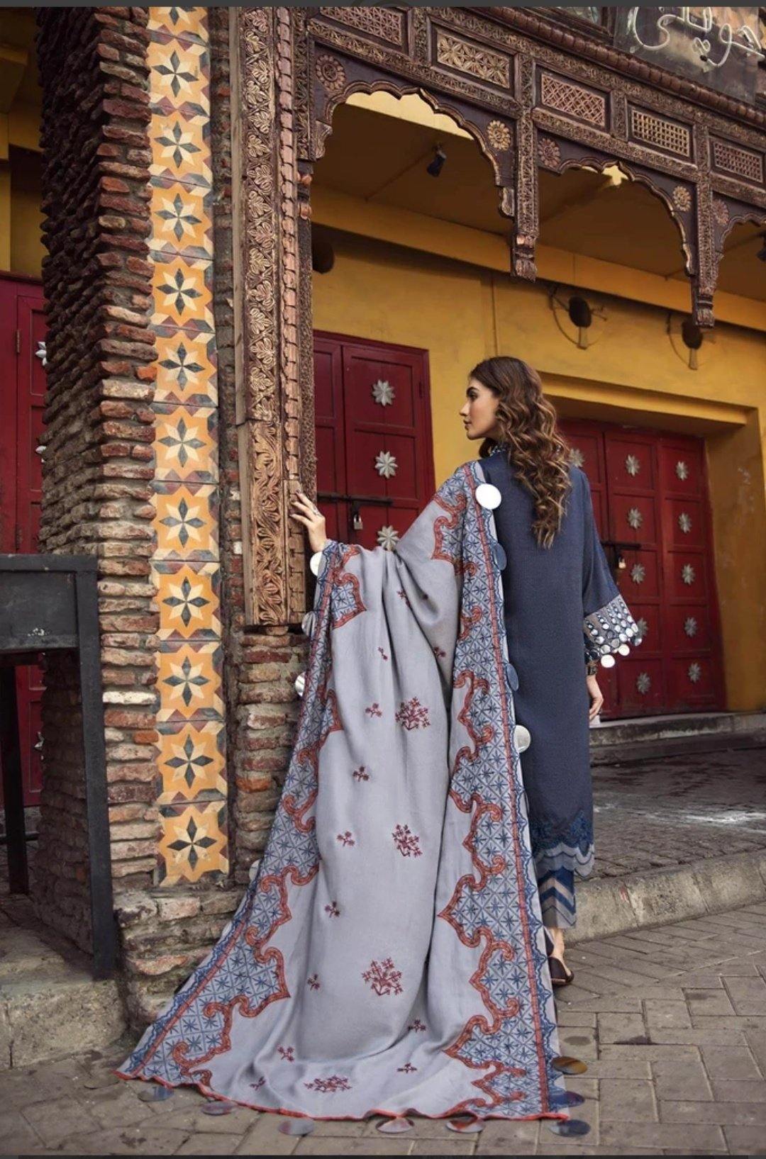 img_charizma_masakali_signature_winter_collection_awwal_boutique