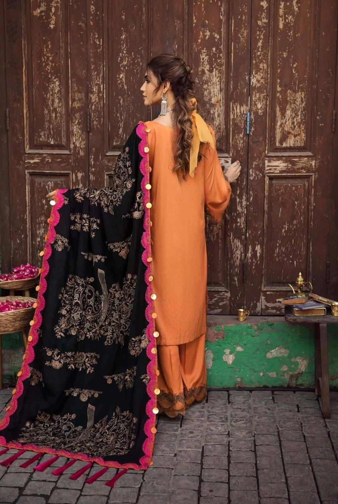 img_charizma_masakali_signature_winter_collection_awwal_boutique