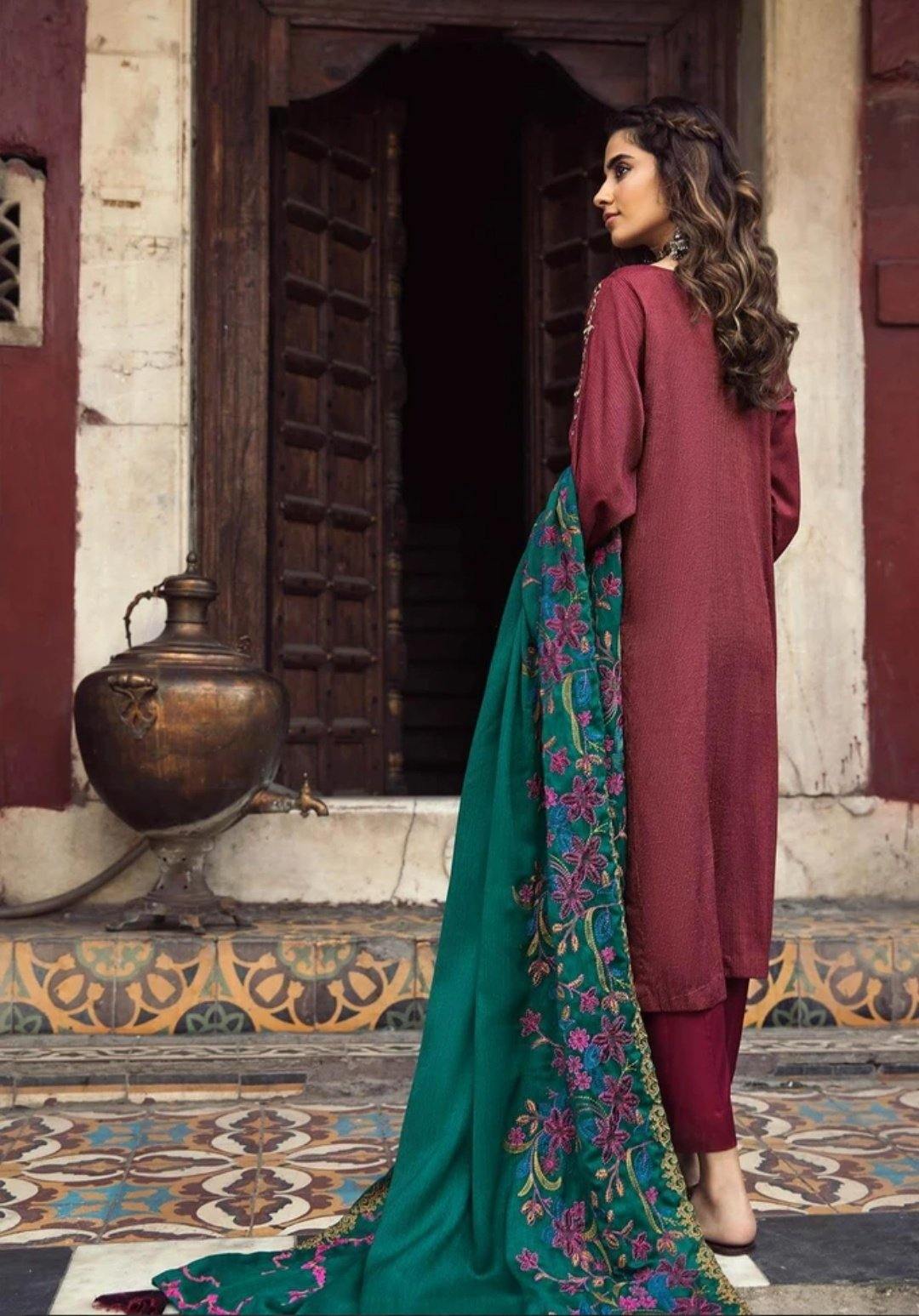 img_charizma_masakali_signature_winter_collection_awwal_boutique