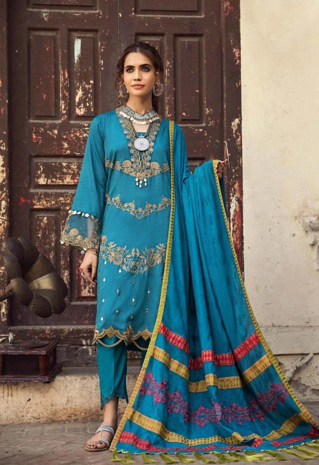 img_charizma_masakali_signature_winter_collection_awwal_boutique